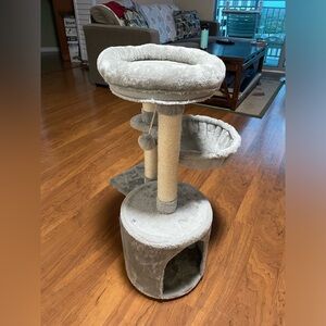 Cat tower/ scratch post
